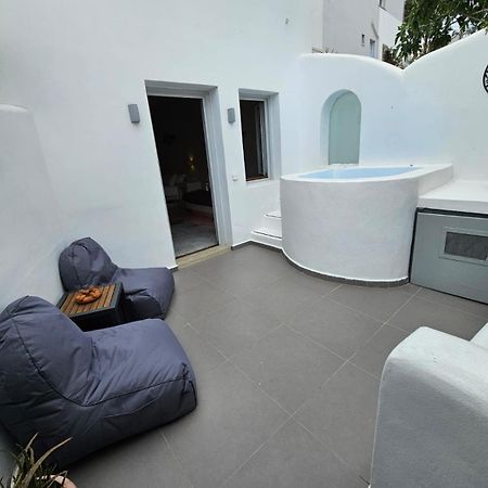 The Muses Of Santorini Private Jacuzzi Suites Vóthon Buitenkant foto